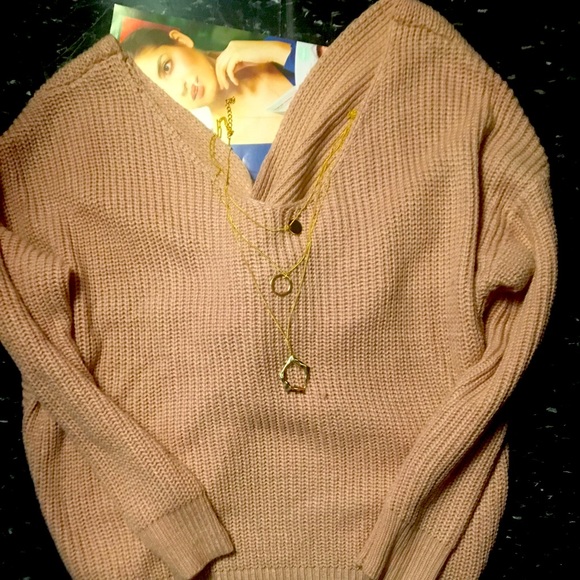 🔴SOLD🔴 Twist back Sweater - Picture 2 of 4